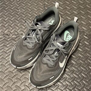 Nike Vomero Plus sz 10 black